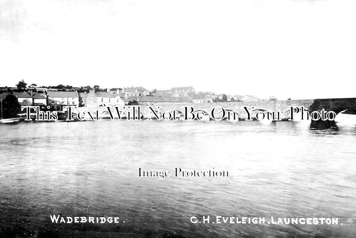 CO 1771 - Wadebridge Showing Stone Bridge Over River Camel, Cornwall