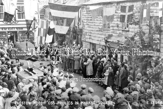 CO 2119 - Hobby Oss Frolics In Market Square, Padstow, Cornwall