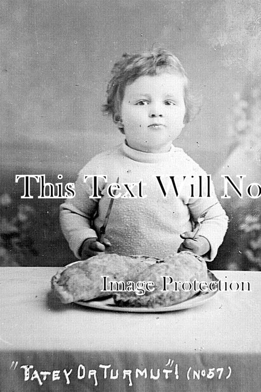 CO 2367 - Child With Cornish Pasty, Cornwall