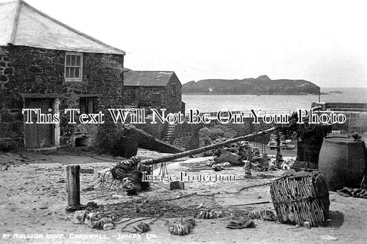 CO 2536 - At Mullion Cove, Cornwall