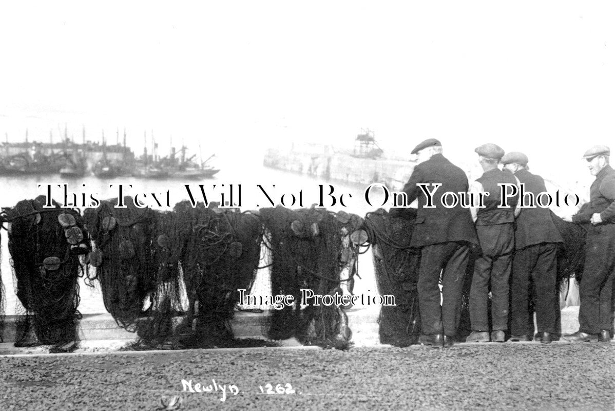 CO 2546 - Newlyn Fishermen, Cornwall