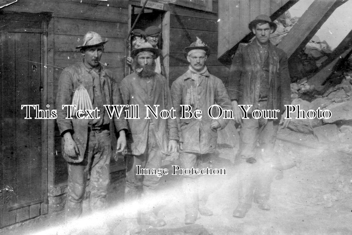 CO 2587 - Group Of Miners, Cornwall