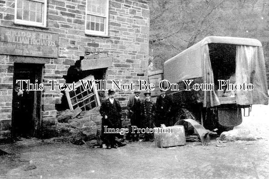 CO 2682 - Lorry Crash, Bridge Inn Pub, Redruth, Cornwall c1920