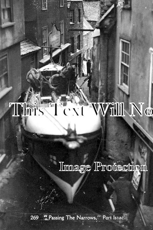 CO 2829 - Passing The Narrows, Port Isaac Lifeboat, Cornwall