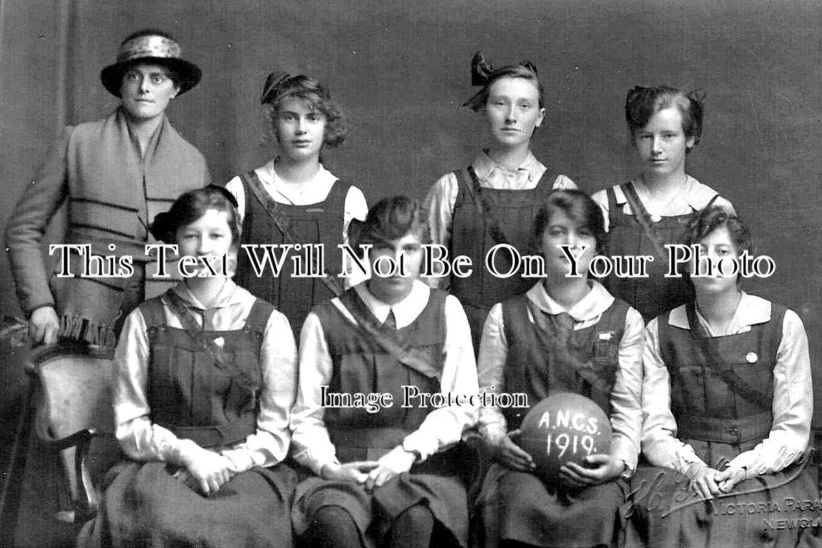 CO 3135 - Newquay Albany County School Girls Netball Team, Cornwall