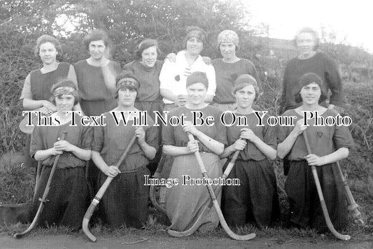 CO 3142 - Torpoint Girl Guides Hockey Team, Cornwall c1924