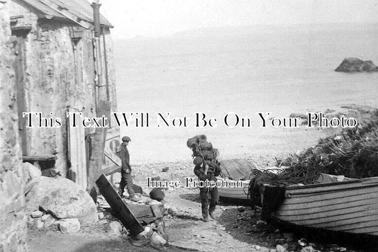 CO 3471 - Carbis Bay Fishermen, St Ives, Cornwall c1922