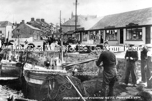 CO 3759 - Mending The Fishing Nets, Porthleven, Cornwall c1951