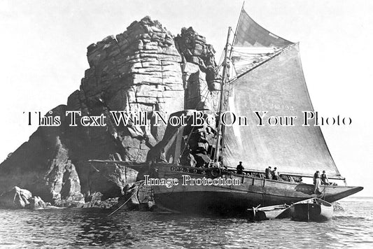 CO 3761 - Boat Shipwreck Aground, Scilly Isles, Cornwall c1938