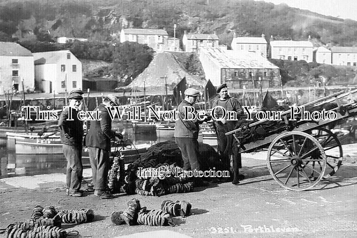 CO 4036 - Porthleven Harbour & Fishermen, Cornwall