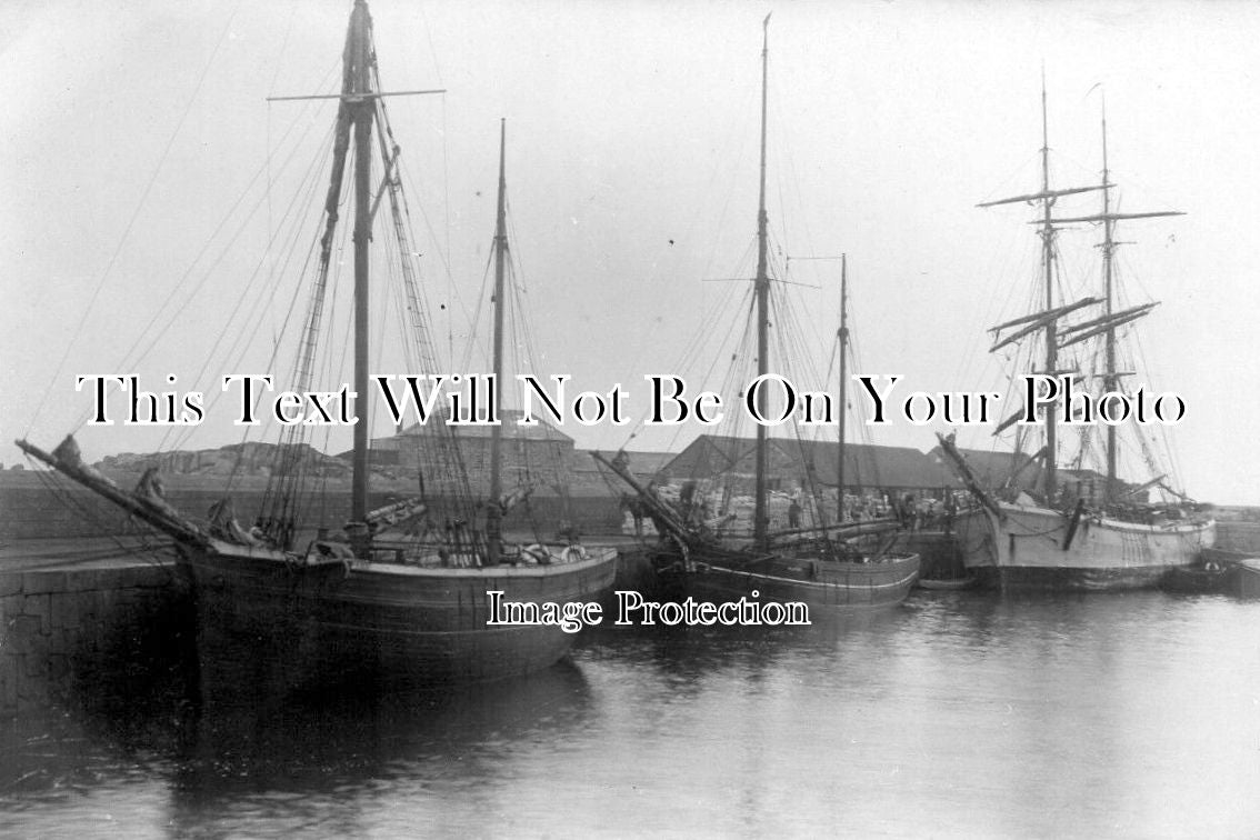 CO 472 - Ships On Quayside, St Mary's, Scilly Isles, Cornwall