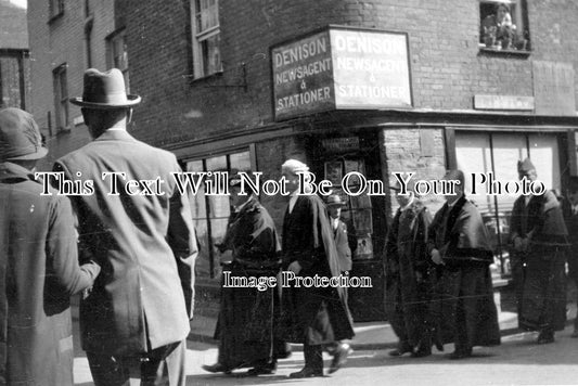 CO 488 - Denison Newsagent, Church Service, Fowey, Cornwall