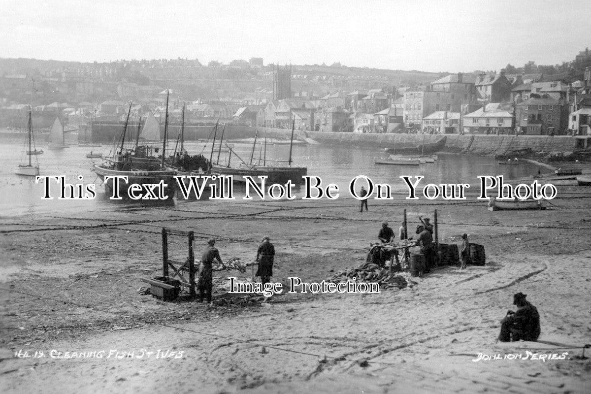 CO 831 - Cleaning Fish, St Ives, Cornwall