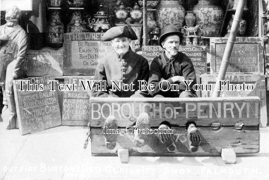 CO 849 - Outside Burtons Old Curiosity Shop, Falmouth, Cornwall