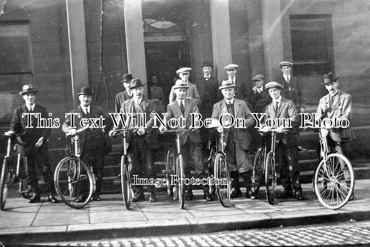 CU 1036 - Cyclists, Railway Inn, London Road, Carlisle, Cumbria