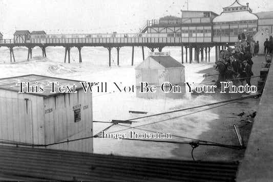 DE 1151 - Saving Huts From Sea At Teignmouth, Devon