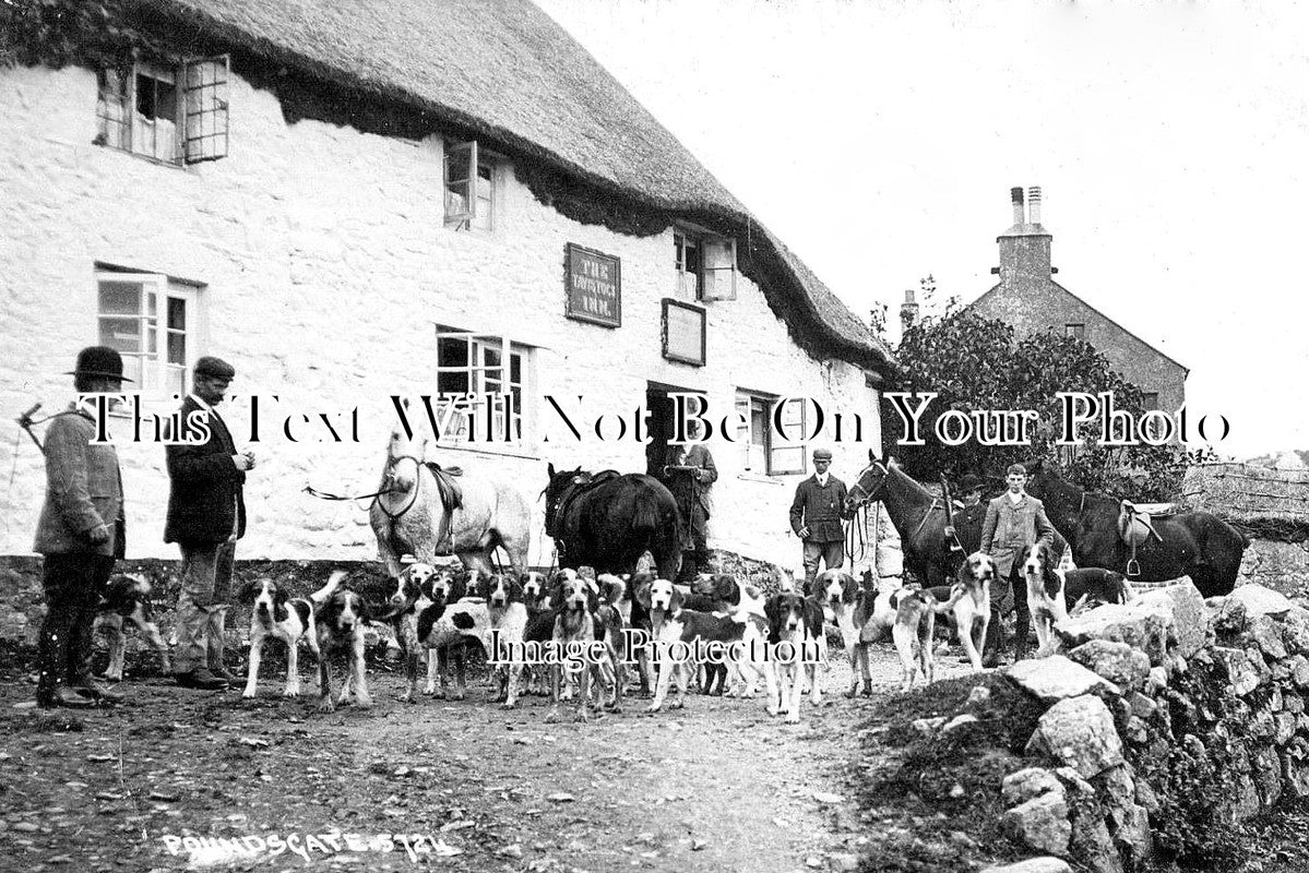 DE 1312 - Fox Hounds At Tavistock Inn, Poundsgate, Devon