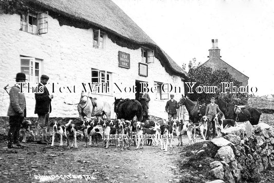 DE 1312 - Fox Hounds At Tavistock Inn, Poundsgate, Devon