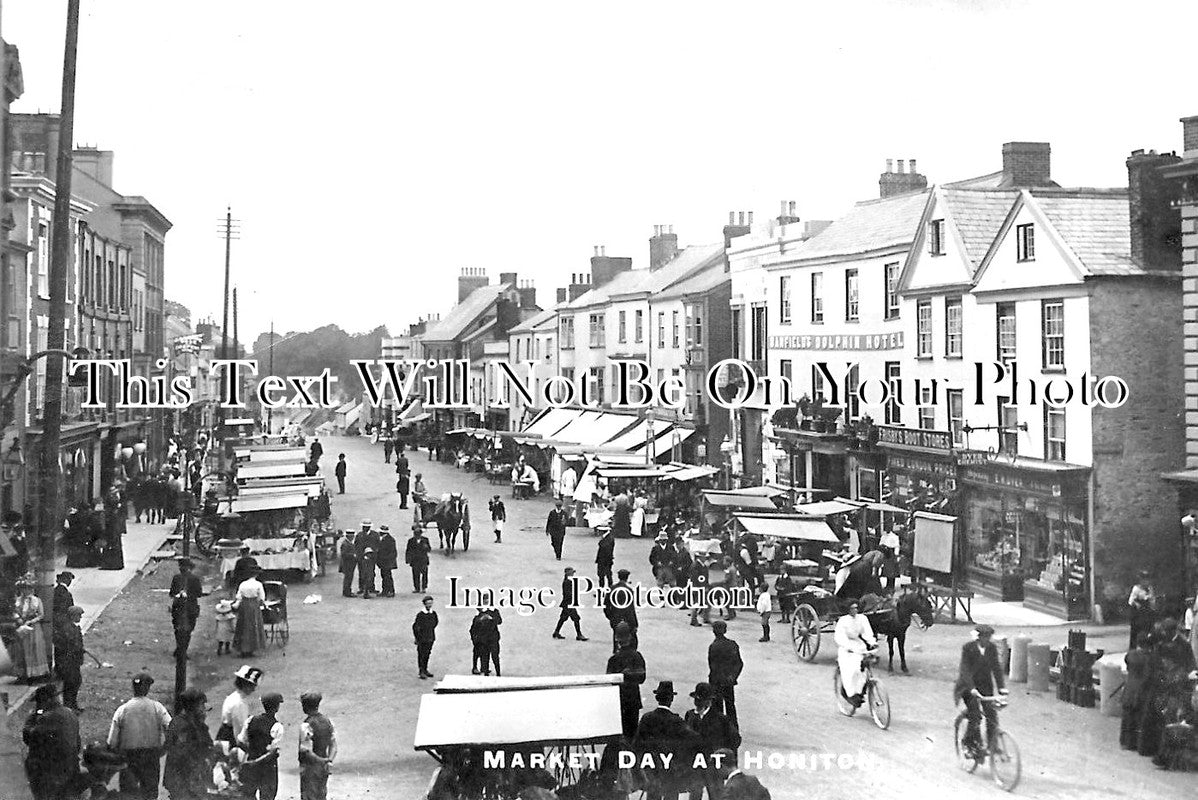 DE 1536 - Market Day, Honiton, Devon
