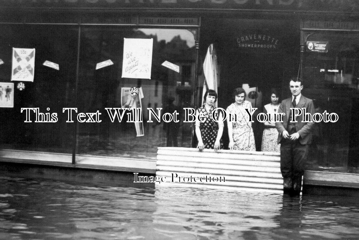 DE 1914 - Shop Front Braunton Floods, Devon 1931
