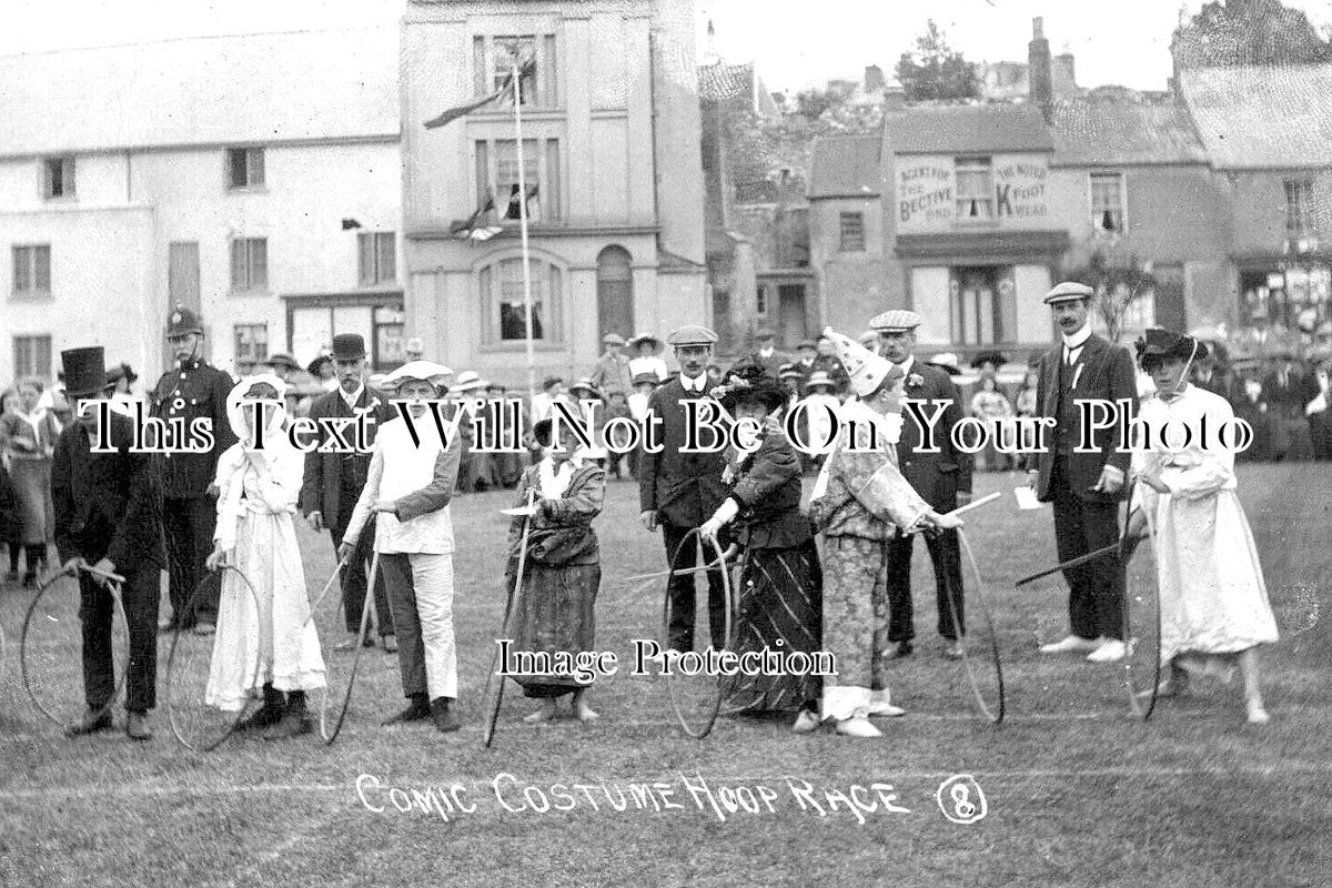 DE 2160 - Comic Costume Hoop Race, Devon