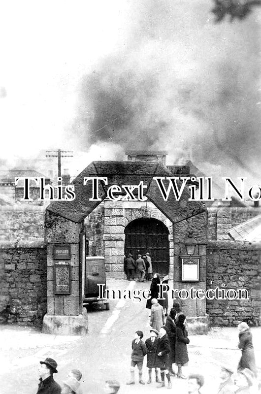 DE 2182 Fire At Dartmoor Prison, Devon 1932 JB Archive