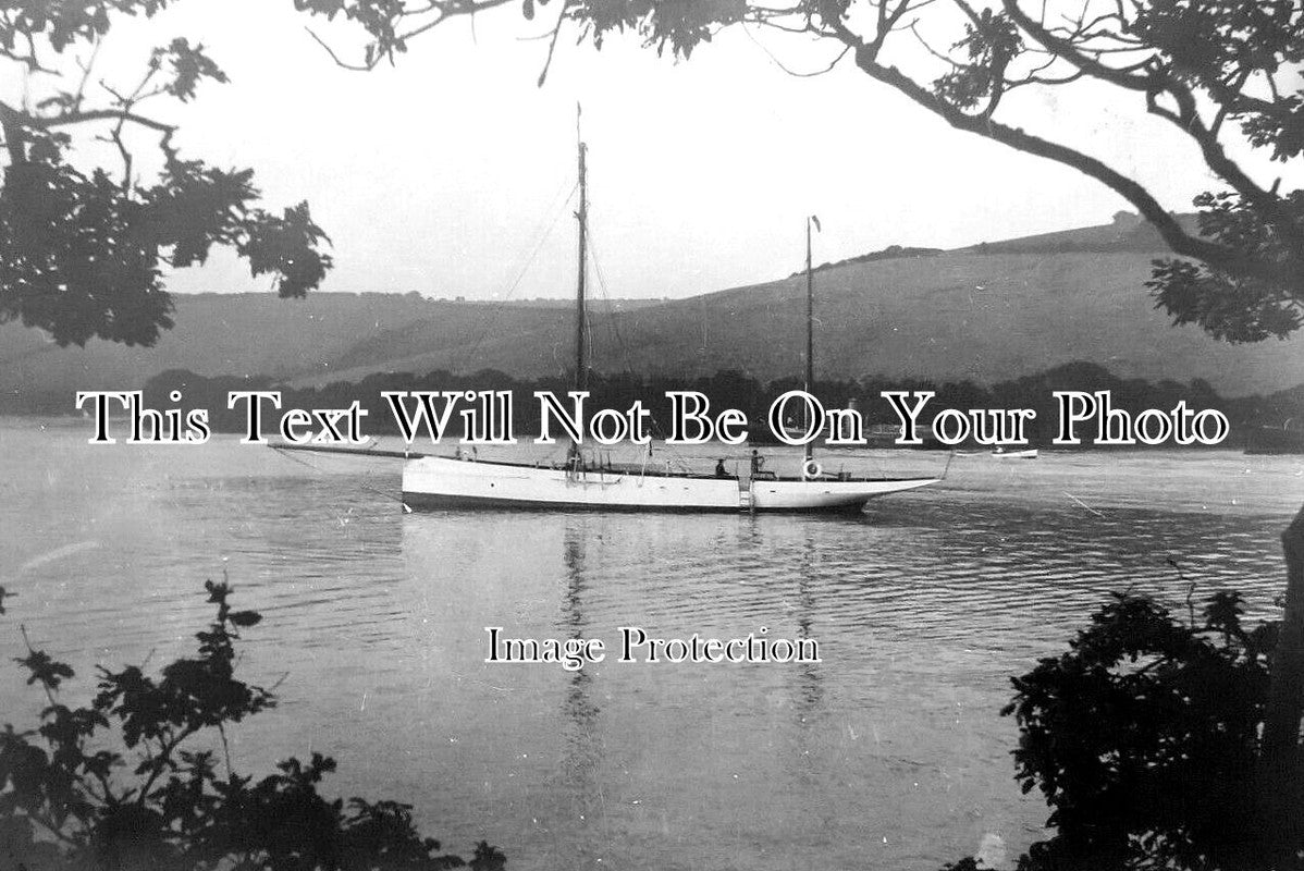 DE 2799 - Boat At Salcombe, Devon