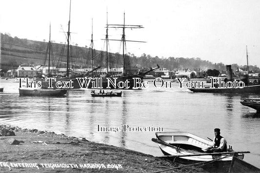 DE 2883 - Tug Entering Teignmouth Harbour, Devon