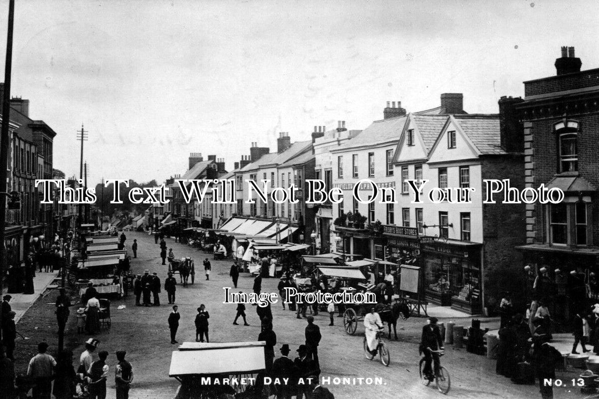 DE 290 - Market Day, Honiton, Devon