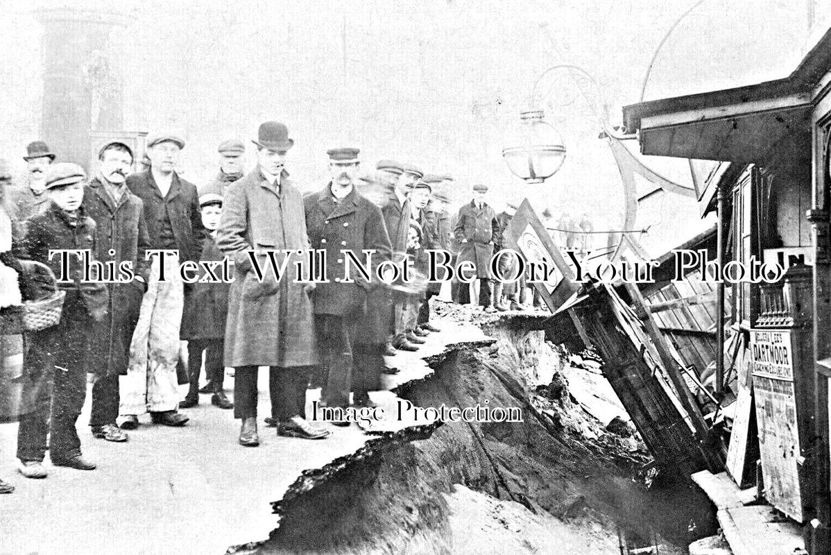 DE 2932 - Pier Collapse, Storm Damage, Teignmouth, Devon