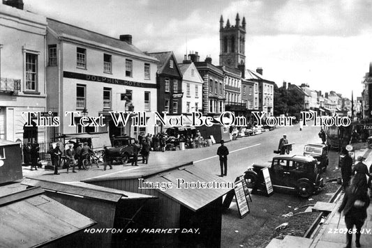DE 2958 - Dolphin Hotel, Market Day, Honiton, Devon c1935