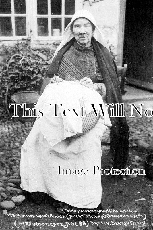 DE 3028 - Honiton Lace Worker Mrs Woodgate, Devon
