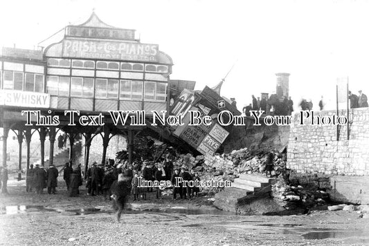 DE 3238 - Storm Damage To Pier, Teignmouth, Devon