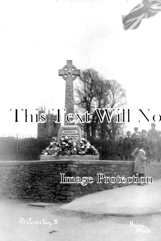 DE 3334 - Silverton War Memorial, Devon