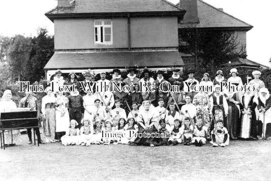 DE 3340 - Bovey Tracey Fancy Dress Group, Devon