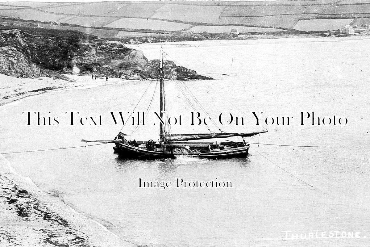 DE 3614 - Boat At Thurlestone, Devon