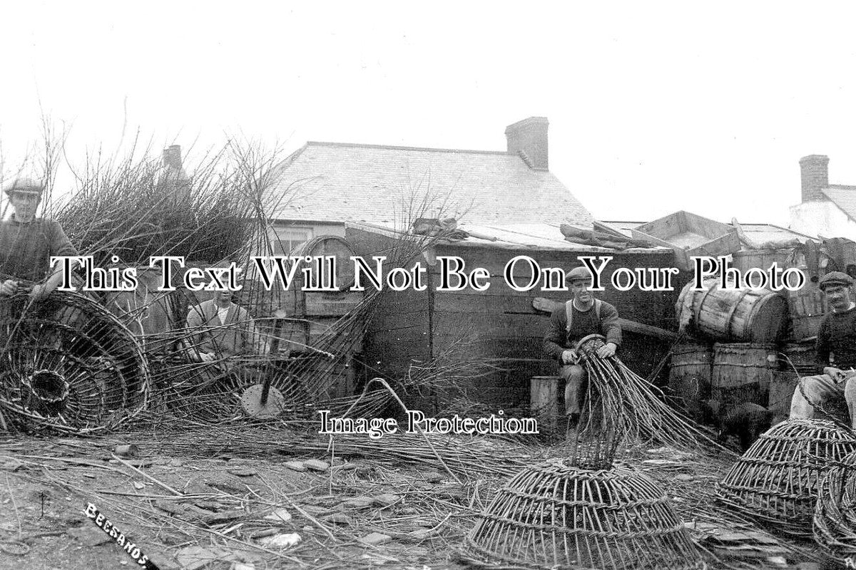DE 3680 - Fishermen Making Crab & Lobster Pots, Beesands, Devon