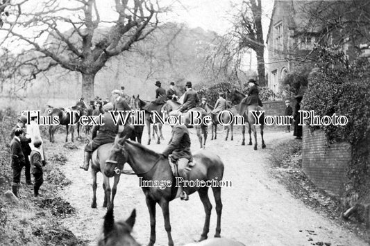 DE 384 - Hunting Scene Near Uplyme, Devon
