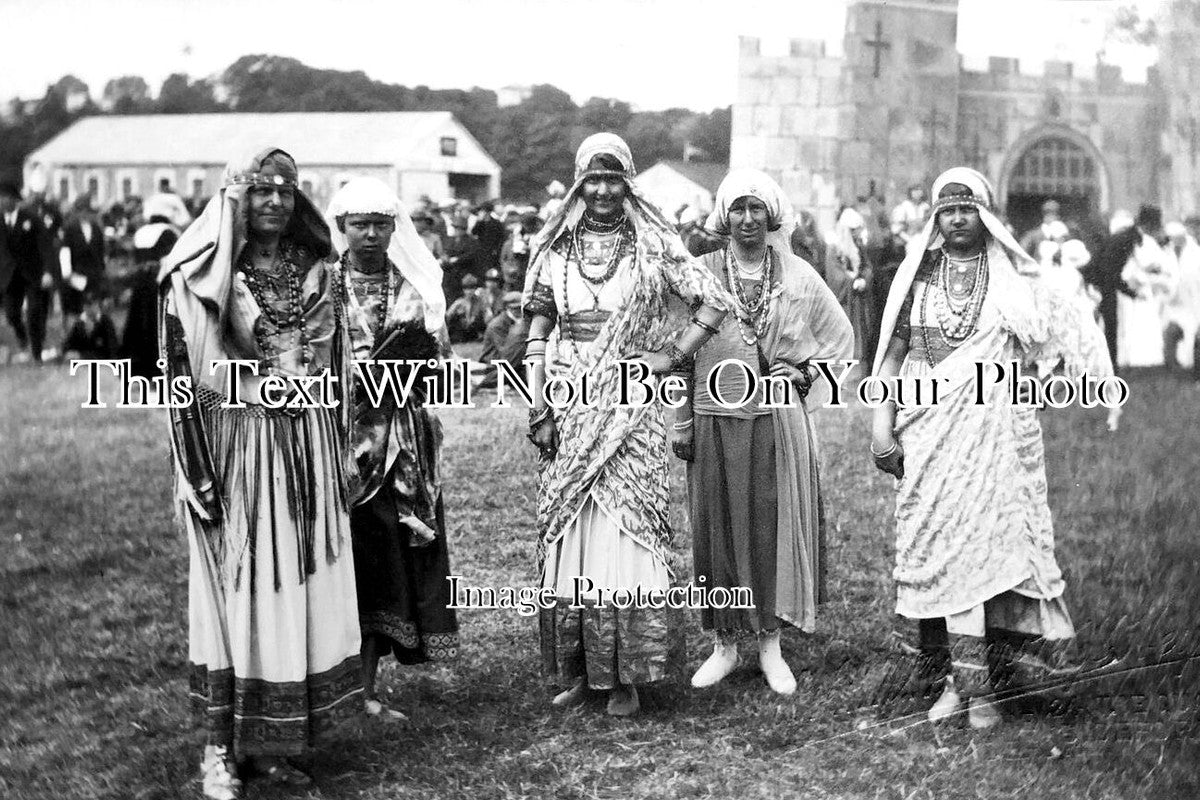 DE 4099 - Bideford Carnival, Castle Gates, Bideford Quay, Devon