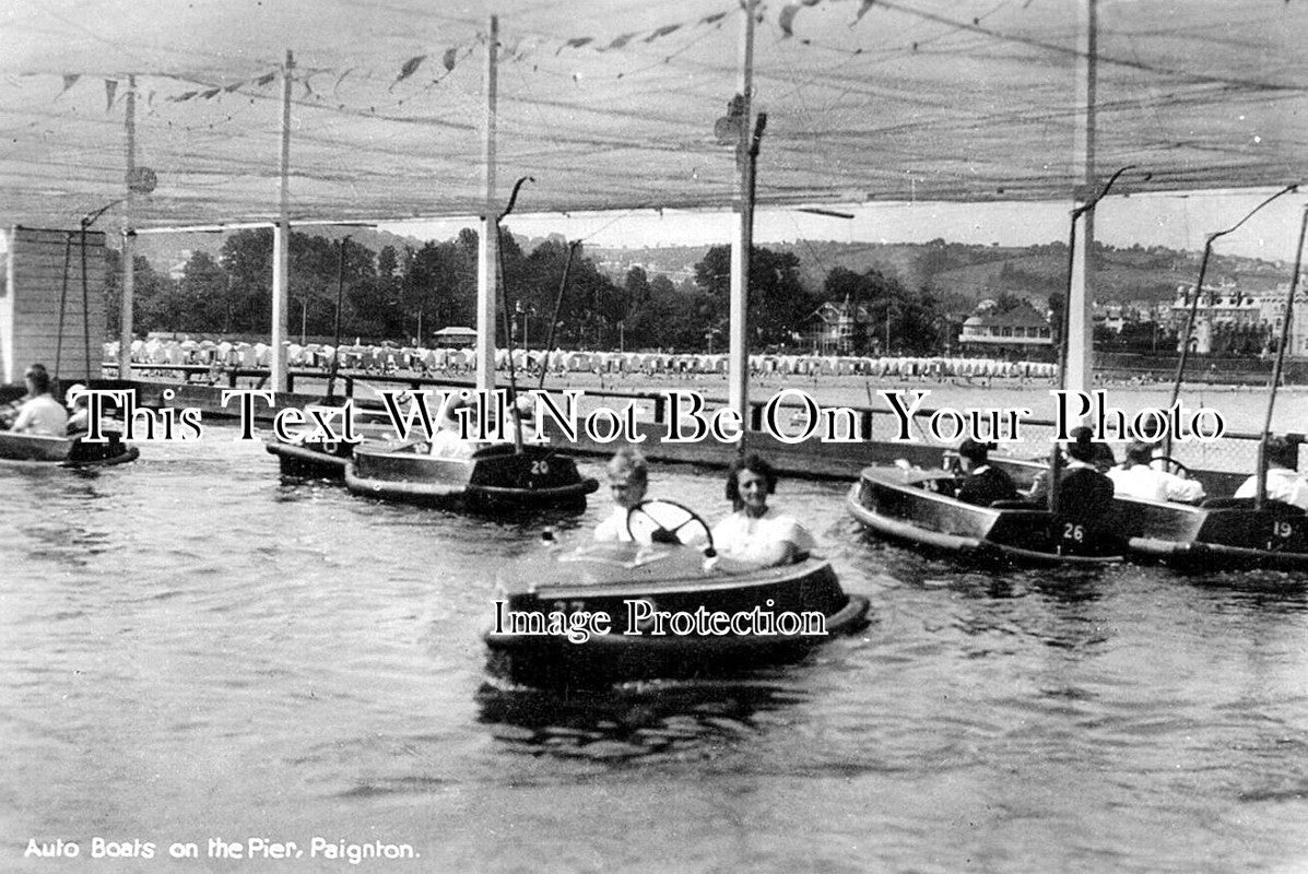 DE 4333 - Auto Boats On Paignton Pier, Devon c1935