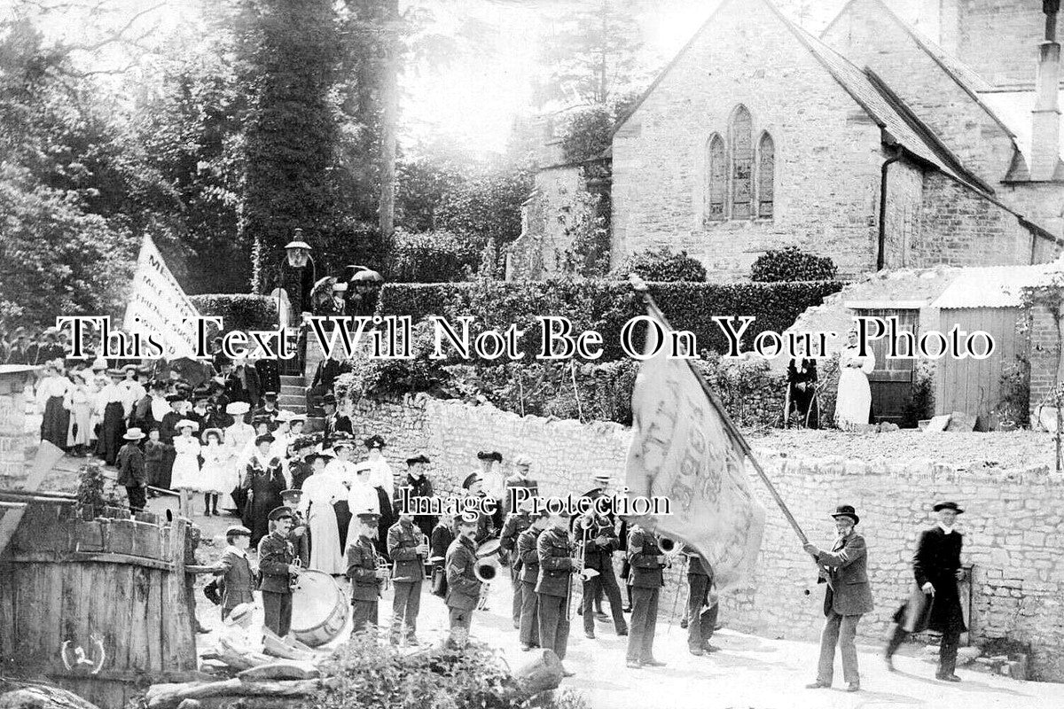 DE 4369 - Axminster Church Parade, Devon