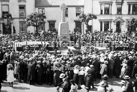 DE 44 - The Cenotaph, Cullompton, Devon