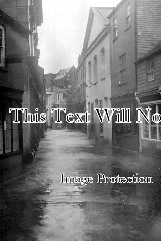 DE 487 - High Tide In Fore Street, Salcombe, South Hams, Devon