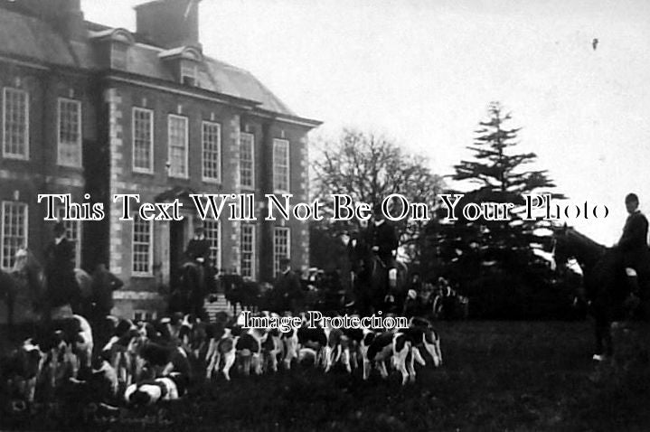 DE 754 - Devon Fox Hounds At Puslinch House