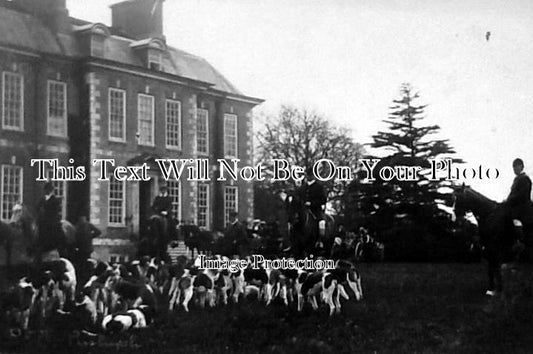 DE 754 - Devon Fox Hounds At Puslinch House