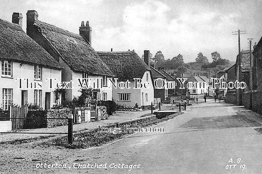 DE 843 - Thatched Cottages, Otterton, Devon