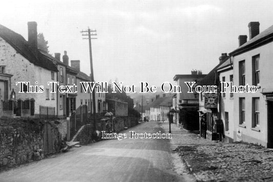 DE 960 - Main Street, Bow, Devon