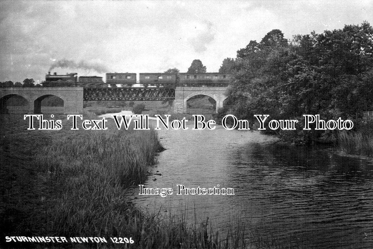 DO 1123 - Train Passing Over A Bridge, Sturminster Newton, Dorset