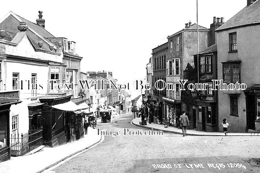 DO 1221 - Broad Street, Lyme Regis, Dorset