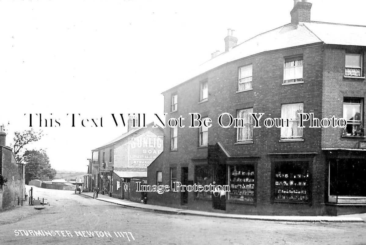 DO 1580 - Shop Fronts At Sturminster Newton, Dorset